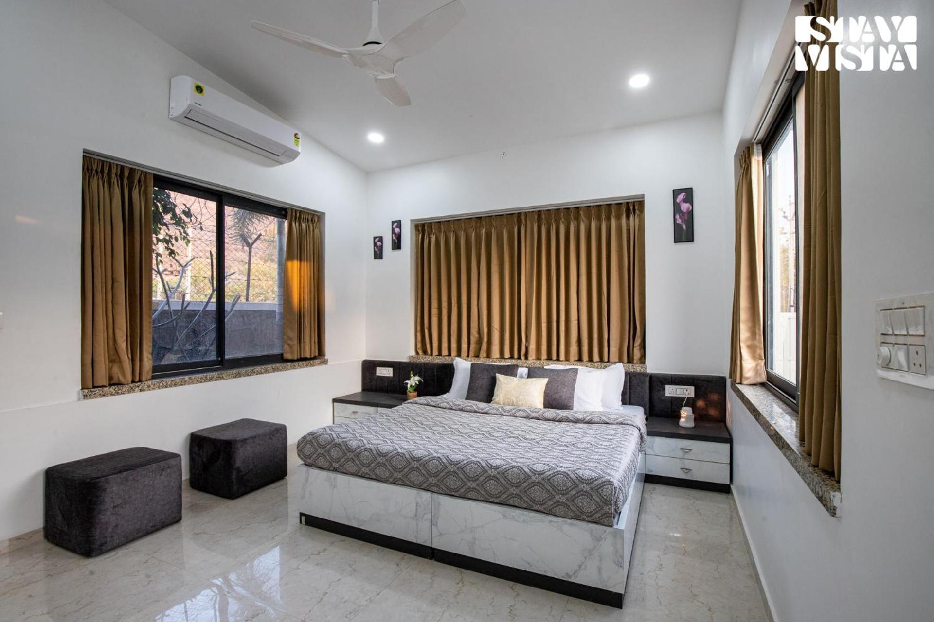 Stayvista'S Bella Dream - Mountain-View With Outdoor Pool, Lawn Featuring A Gazebo & Indoor Games Udaipur Exterior photo
